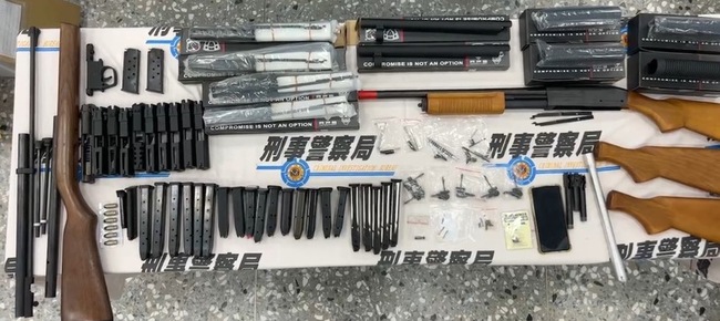 台南玩具槍模型店賣具殺傷力槍枝 業者等7人遭訴 | 華視新聞