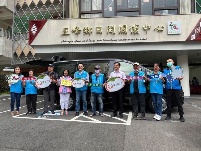 竹縣敬老愛心卡擴大使用 可搭乘五峰鄉幸福巴士 | 華視新聞