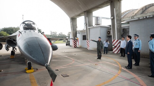 賴副總統訪視中部地區部隊 了解模擬防空攔截演練 | 華視新聞