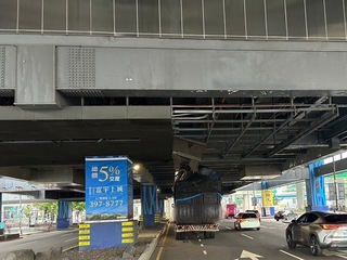 回收車擦撞機捷A8站體下方防撞鋼片  桃捷：將求償