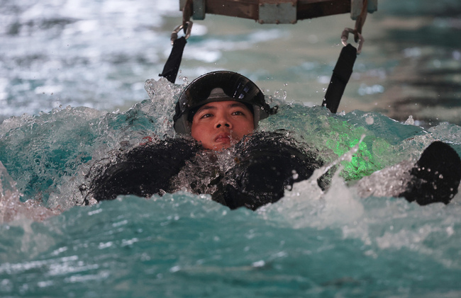 國軍求生訓練中心逼真模擬 提高空勤人員生存機率 | 華視新聞