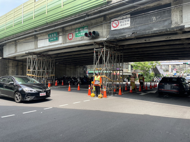 新北福和橋遭撞受損 往台北外側車道即起封閉 | 華視新聞