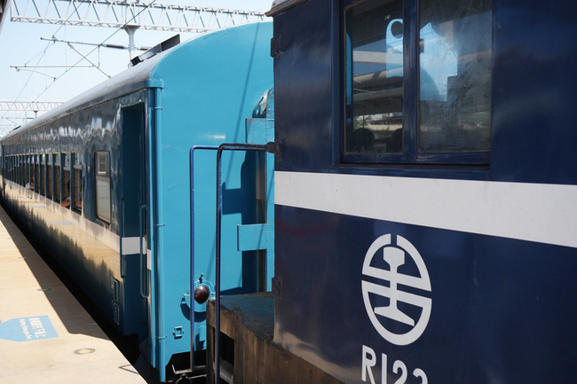 台日鐵道觀光  藍皮解憂號、藍吉野川小火車締結姊妹 | 華視新聞