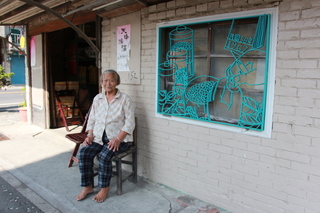 雲林梧北社區13面繽紛鐵花窗 述說小鎮故事