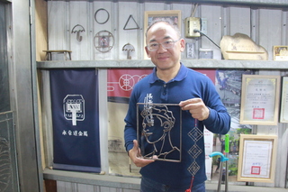 鐵花窗遇見文創、動漫 曾文昌盼延續手工傳統