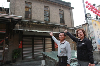 林鈴通妙手展風華 雲林土庫老街成鐵花窗展場