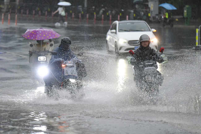 中國南方連日暴雨引發洪水 清遠高鐵站被淹 | 華視新聞