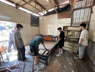 偏鄉善心循環 六龜高中學生回饋行善團整理獨老家園