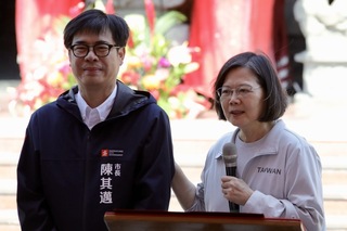 蔡總統南下參香揭匾感謝鄉親 期待高雄愈來愈發展