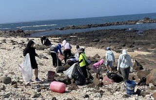 澎管處響應地球日 姑婆嶼尋寶遊戲淨灘清出上噸海廢