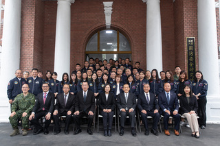 蔡總統視導國防院 盼續攜手政府維護國家安全