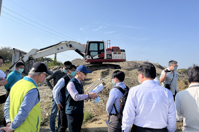 台南強化廢棄物清理 嚴懲非法廠商3年移送76件 | 華視新聞