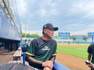 洪一中澄清並非要雄鷹移出高雄 強調陳其邁挺球隊