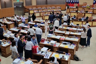 新北議會開議遇波折  議長蔣根煌和陳明義險爆衝突