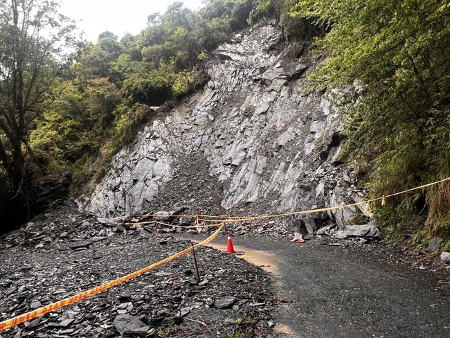 大鹿林道東線5.2公里處坍方 自行車禁入、暫緩登山 | 華視新聞