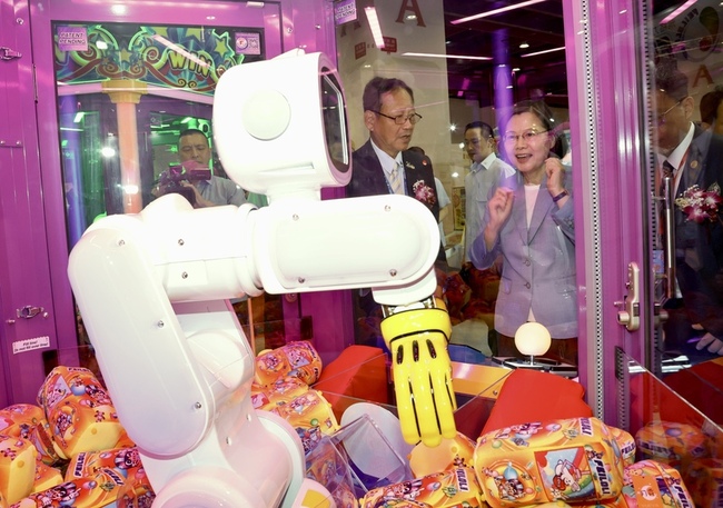 蔡總統：電子遊戲機融合多元科技應用 有龐大商機 | 華視新聞