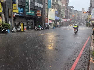 新北雷聲伴隨大雨  尚未接獲積淹水通報