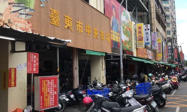 台東中央市場出現鴛鴦盜 專偷攤商現金和手機 | 華視新聞