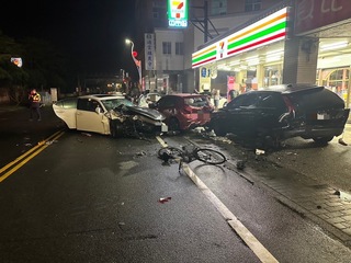 男子涉酒駕失控  通霄警分局前連撞6車遭送辦