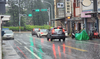 雷雨攪局  澎湖機場2度關閉航班大亂