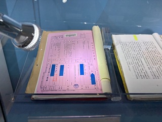 施敏首件台灣發明案 智慧局展出申請專利親筆簽名