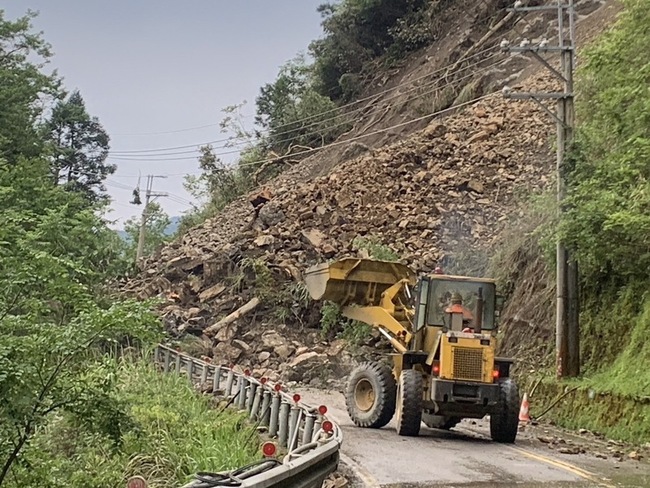 宜蘭台7甲線南山村路段坍方  公路局搶修 | 華視新聞