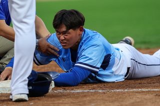 辛元旭牽制回壘傷退  右肩不適後續安排檢查