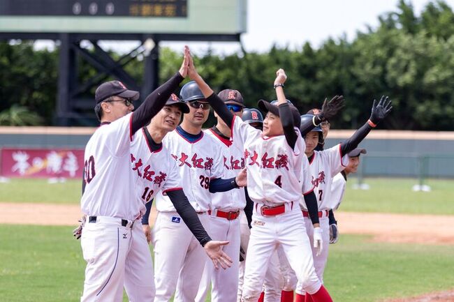 台灣社區棒球錦標賽8強出爐  中大紅襪單日2勝 | 華視新聞