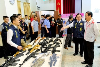 桃園警雷霆除暴專案  查扣槍60枝毒品逾5萬公克