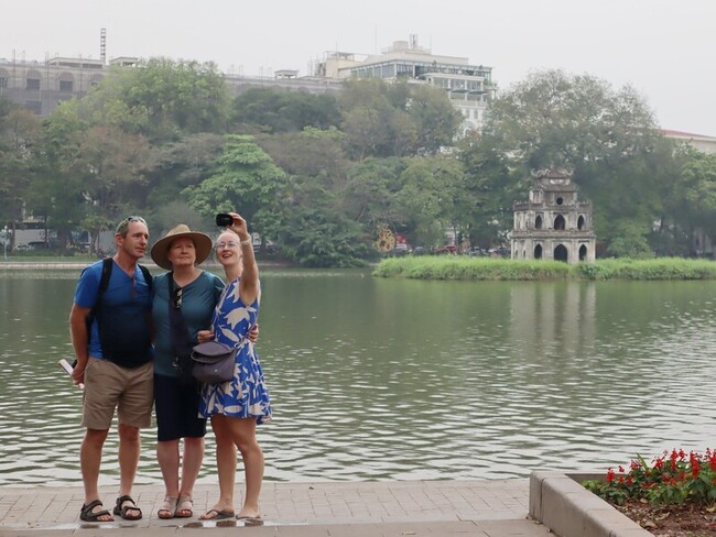 越南國際旅遊復甦  河內攤商賣天價鳳梨自毀形象 | 華視新聞