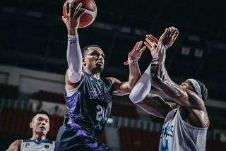 PLG艾夫伯飆44分  攻城獅擊敗勇士