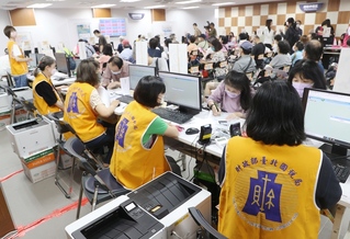 報稅季首日人潮湧現 財部規劃精進線上版稅額估算表