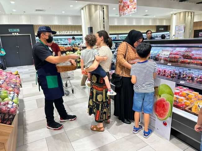 高雄農產拓展外銷市場 首次插旗馬來西亞QRA超市 | 華視新聞