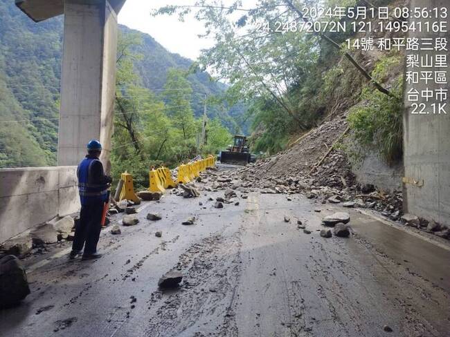 中橫便道17.8k崩坍清理中  傍晚班次取消通行 | 華視新聞