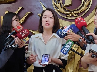 新北議員戴瑋姍袋子被當嘔吐袋 告警官侵占等罪