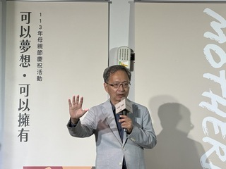 淚憶亡母 衛福部長薛瑞元：社會應給母親更多支持