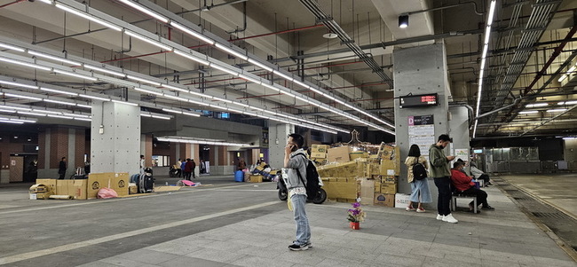 民眾陳情台中車站遭街友占用  市府每日2次會勘勸導 | 華視新聞