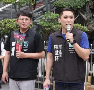 集會遭酸刷存在感  黃國昌：草鞋起家的民進黨早不見