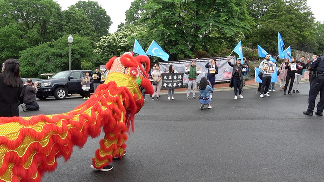 中國駐美使館開放  港人維族聚集抗議要揭真面目 | 華視新聞