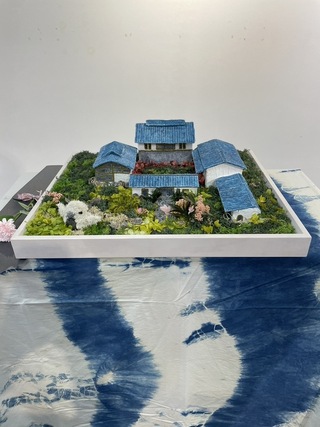 美濃永生花特展開幕 義賣油紙傘做公益助罕病