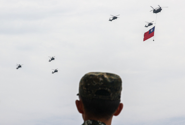 520國旗機隊全兵力組合訓練 展現國軍壯盛軍容 | 華視新聞