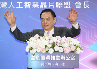 人才短缺  盧超群：擴大研發替代役、退休延至70歲