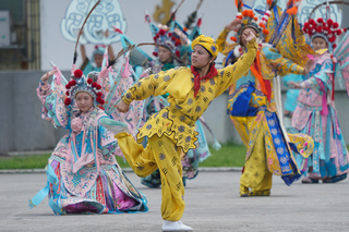 戲曲尬董事長樂團歌曲 學子扮群仙520演出