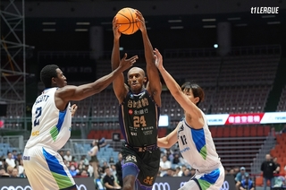 T1克羅馬轟30分力退海神 雲豹季後賽聽牌