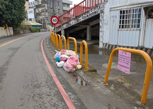 苗栗市玉清宮旁遭棄置垃圾 新科市長鐵腕開罰 | 華視新聞