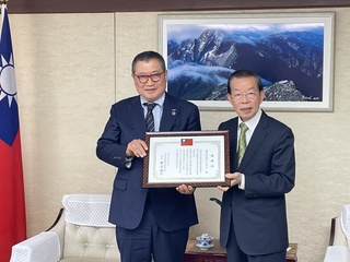 日本民間企業首次贊助台灣藝術 謝長廷頒感謝狀