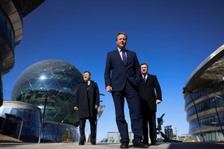 英外相卡麥隆將發表演說  呼籲歐洲對俄中更強硬