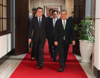 卓榮泰會晤陳建仁  允諾做好防詐、加快災區重建