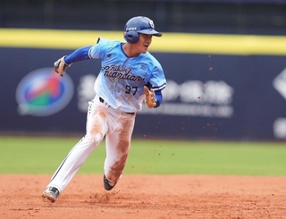 兄弟對決池恩齊吞K 看到哥哥吳俊偉偷笑回撥電話