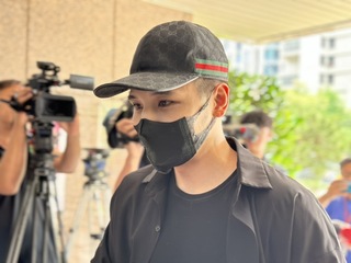 信義區撒錢引人潮推擠  網紅鞠躬道歉